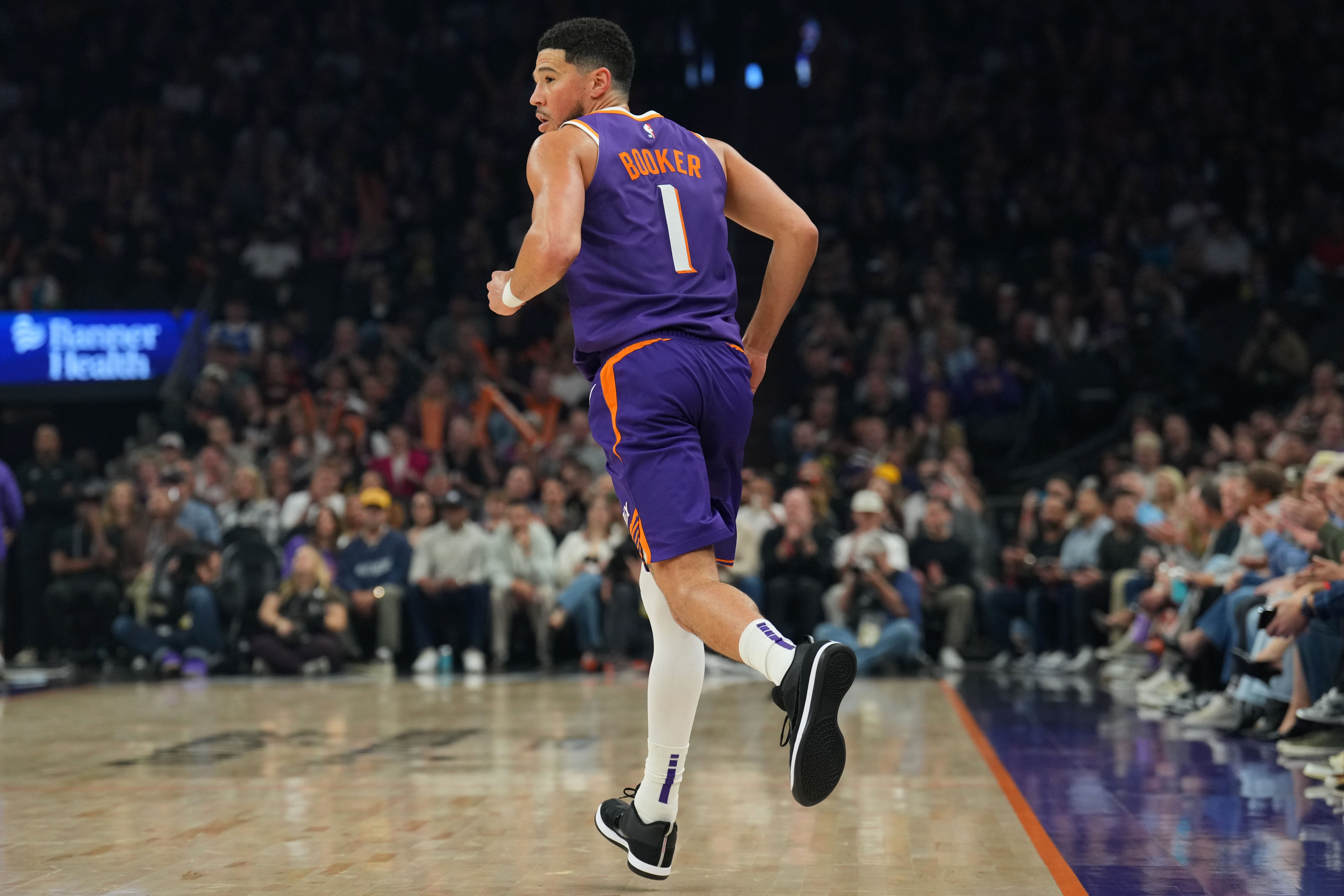 抢占先机！太阳内外开花完成7-2攻击波 领先11分打停火箭